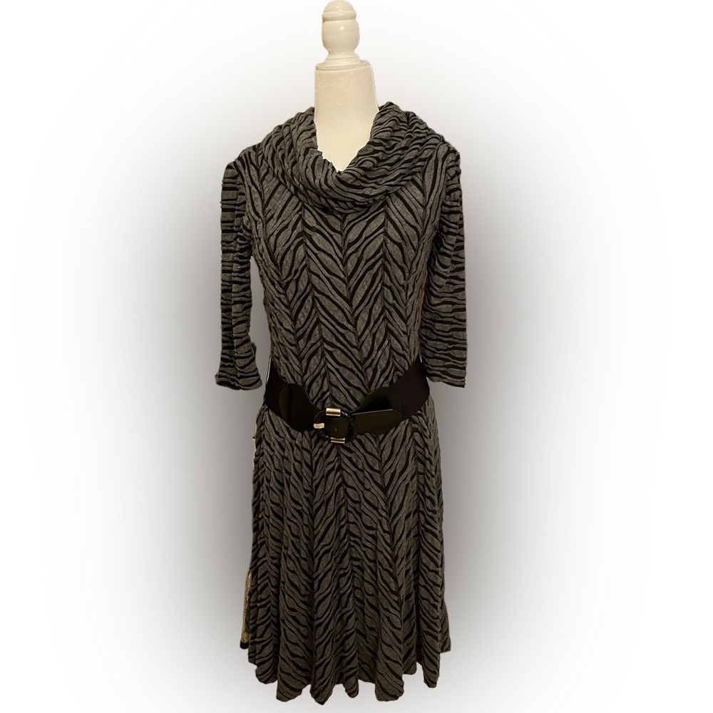 Signature by Robbie Bee brand dress. Size S.